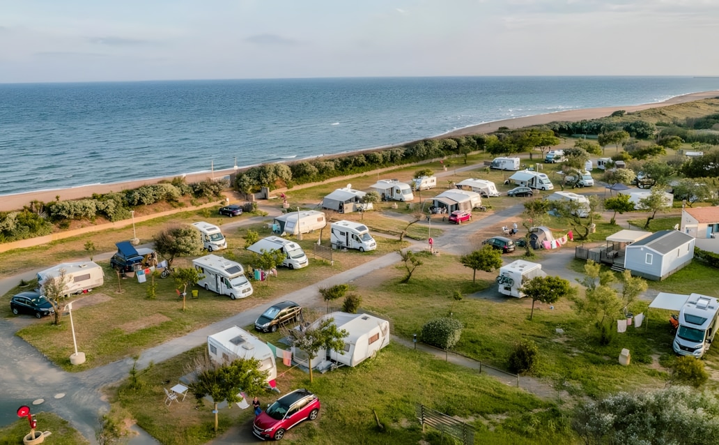 emplacement camping bord de mer à valras
