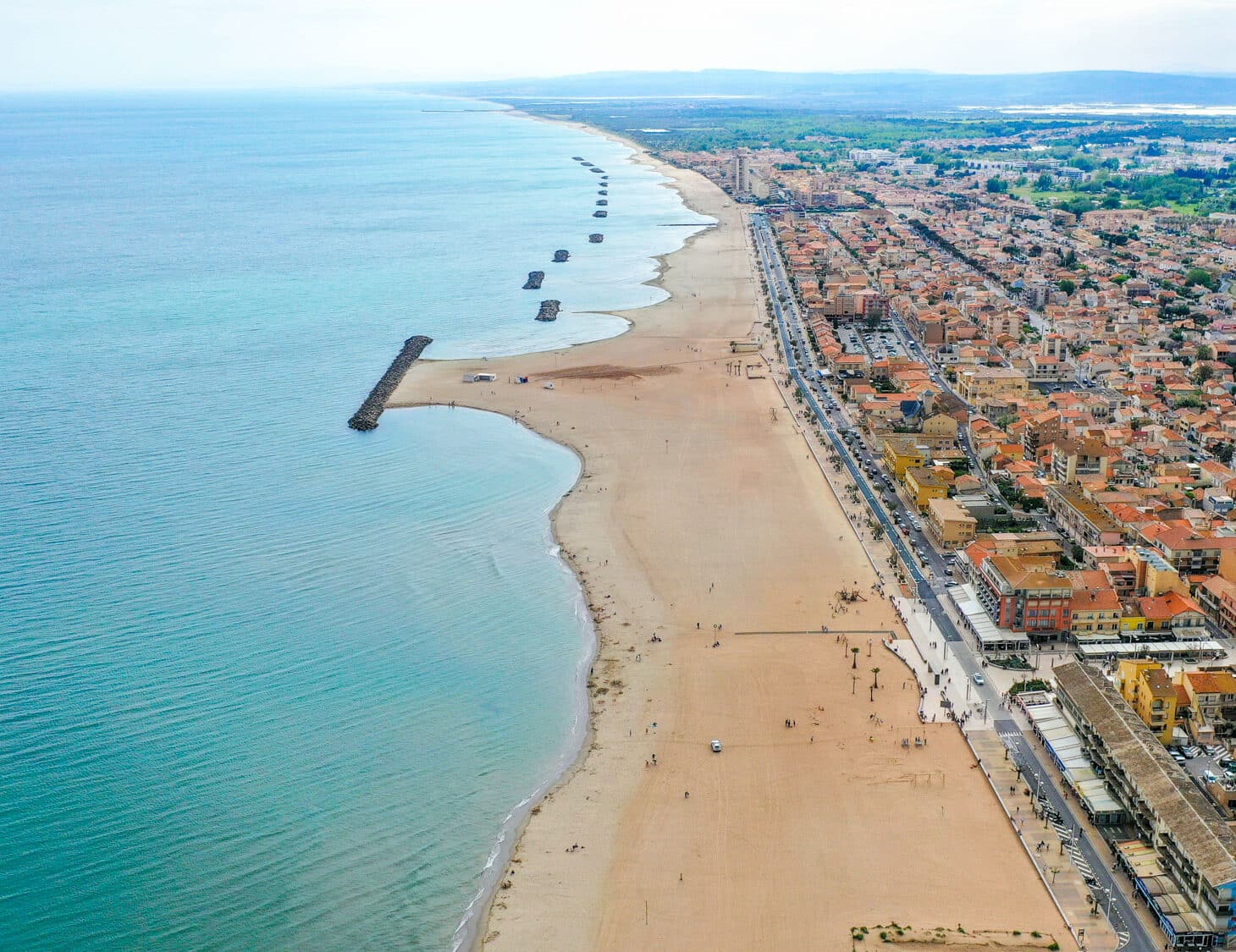 survol des plages de Valras plage sur la côte héraultaise dans